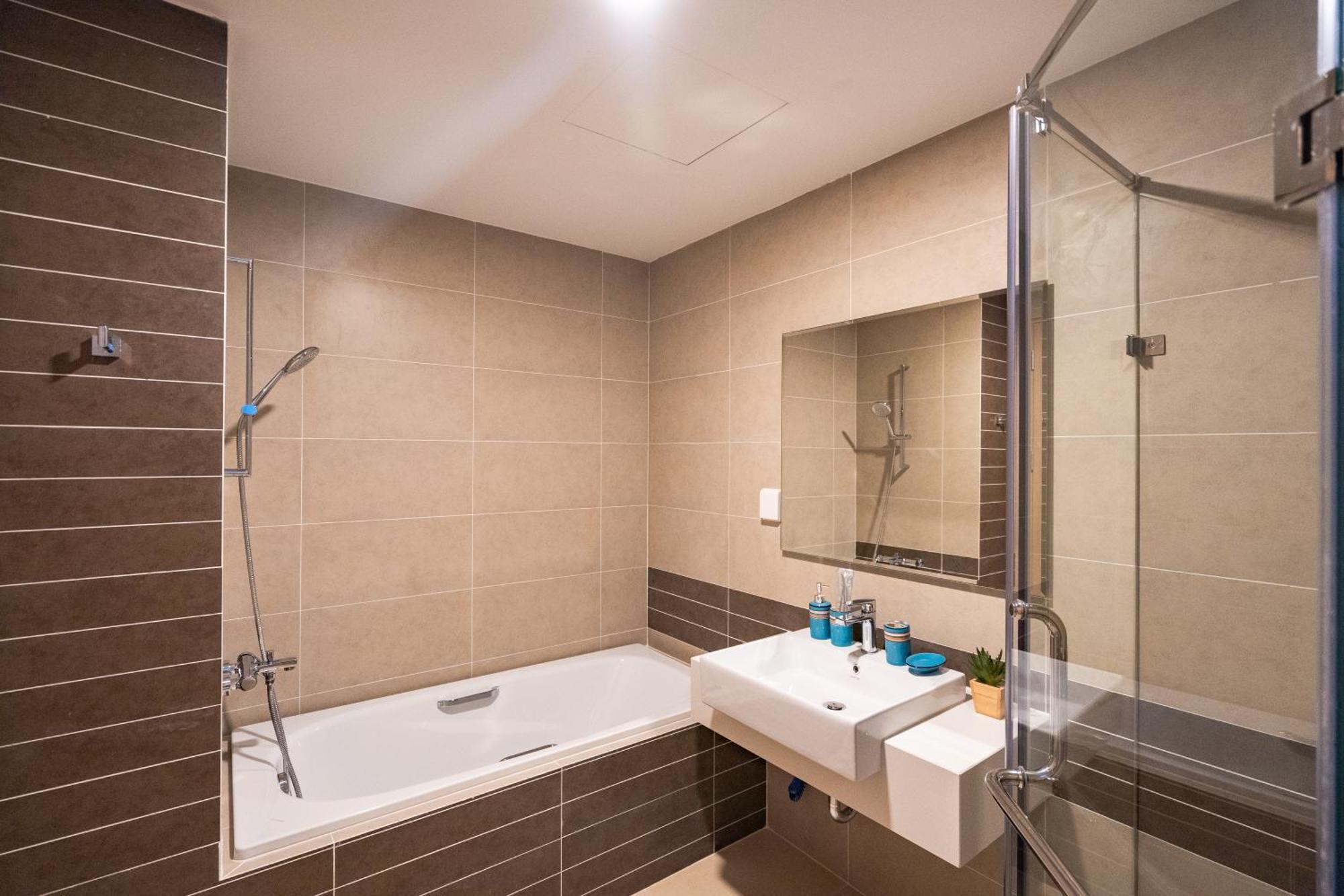 Central Business District Rivergate Apartment - Free Pickup & Pool Хошимин Экстерьер фото